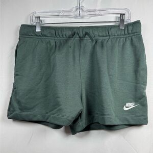 Nike Women's Standard Fit Mid-Rise Knit Shorts Green L